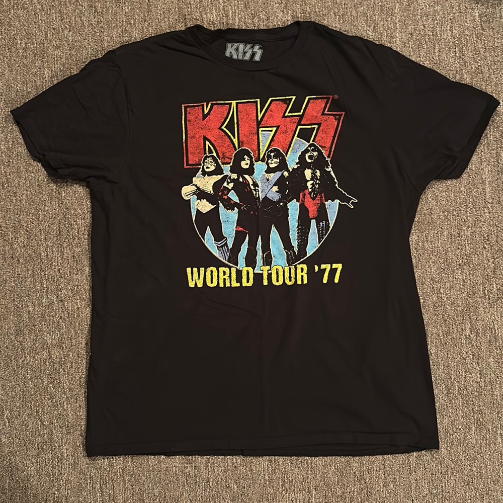 Men’s Large KISS T-Shirt *Great Condition*